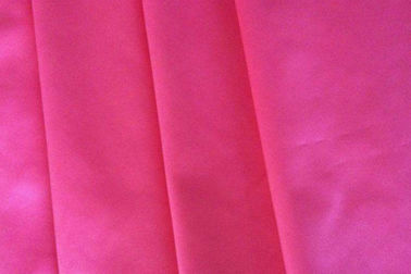 Chiny 100 poliestrowych satynowych tkanin na podwórku, różowej elastycznej satynowej podszewce dostawca