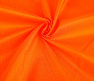 Chiny Zwykły barwiony tkany materiał nylonowy 300T Dostosowany kolor do odzieży sportowej dostawca