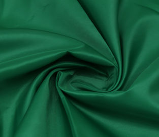 Chiny Niestandardowa tkanina nylonowa 190T 100 Odporność na temperaturę 54 Gsm dla odzieży workowej dostawca
